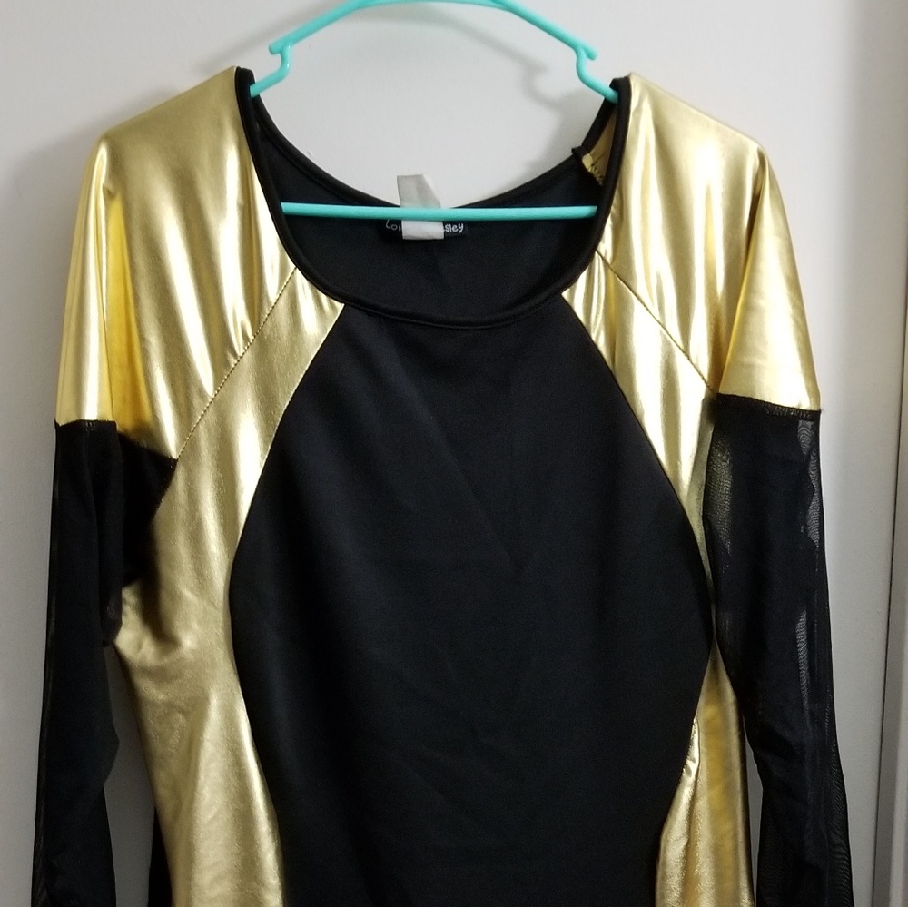 Beautiful black and metallic gold bodycon dress.